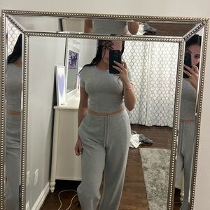 Heather gray Alo t-shirt and sweatpants set